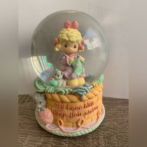 Precious Moments snow globe with “Fur Elise” (2003)